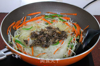 牛肉炒粉丝的做法步骤：8
