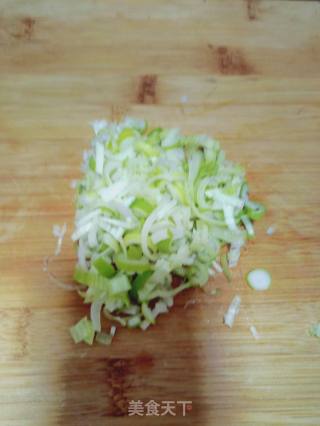 大馅馄饨的做法步骤：1