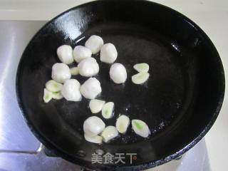鱼丸炒小白菜的做法步骤：3
