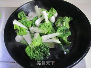 鱼丸炒小白菜的做法步骤：4