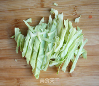 韩式辣酱卷心菜意面的做法步骤：3