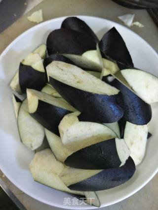 快手懒人餐之红烧茄子的做法步骤：2