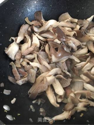 猪肉炒平菇的做法步骤：8
