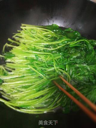 白汆菠菜的做法步骤：2