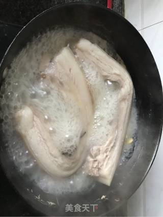 大火蒸五花肉的做法步骤：1