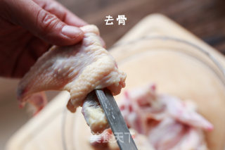 鸡翅包饭丨非烤箱版的做法步骤：2