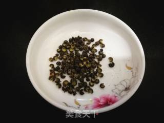 吮指鸡翅系列——可乐麻辣鸡翅的做法步骤：1