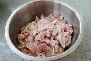 牛肉土豆炖柿子的做法步骤：1