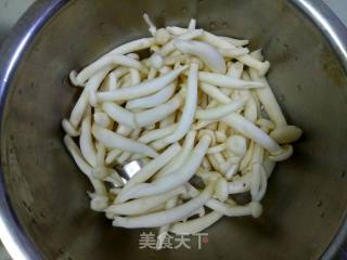 鲫鱼白灵菇炖豆腐的做法步骤：4