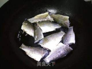 鲫鱼白灵菇炖豆腐的做法步骤：5