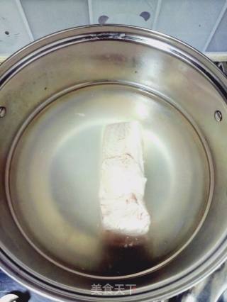 家常回锅肉的做法步骤：1