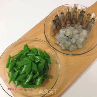 荷兰豆炒虾仁的做法步骤：3