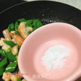 荷兰豆炒虾仁的做法步骤：6
