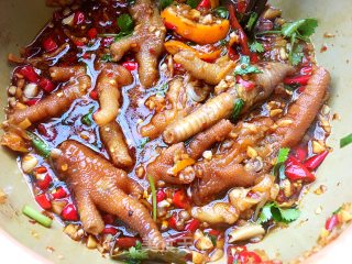 小青de美食---麻辣鸡爪的做法步骤：13