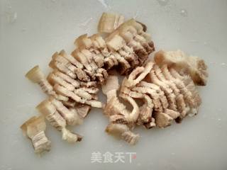 蒜苗炒肉的做法步骤：2