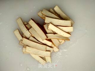 蒜苗炒肉的做法步骤：4