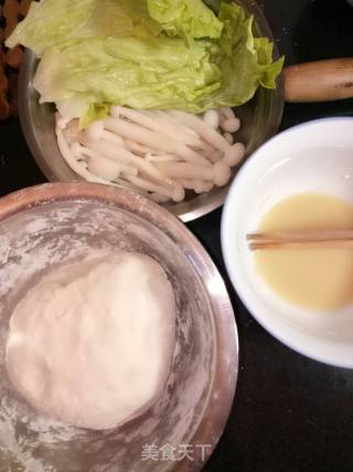 海鲜菇卷饼的做法步骤：1
