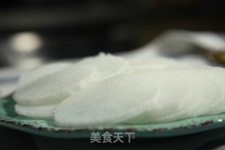 有家鲜厨房 | 大雪养生餐：清爽白萝卜的做法步骤：1