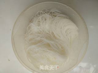 炒粉丝的做法步骤：1