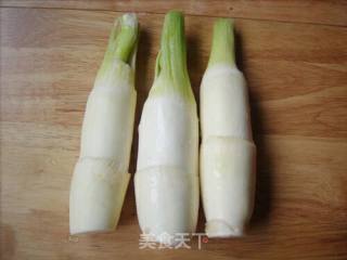 油焖茭白的做法步骤：1
