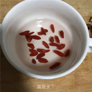 枸杞红枣炖燕窝的做法步骤：5