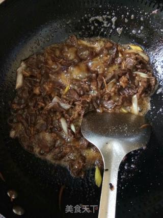 牛肉炒菜花的做法步骤：2