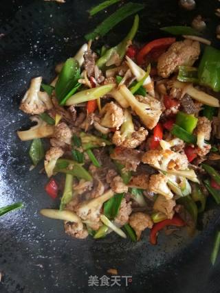 牛肉炒菜花的做法步骤：5