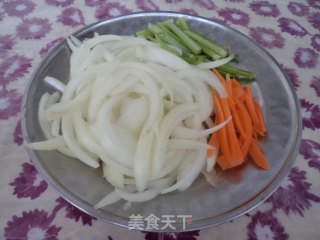 豆芽菜炒洋葱的做法步骤：3
