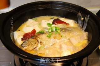 鲫鱼炖豆腐——补气补血又补钙的做法步骤：6