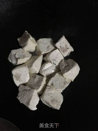 客家红烧酿豆腐的做法步骤：1