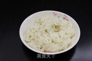 挂面虾仁丸子的做法步骤：4