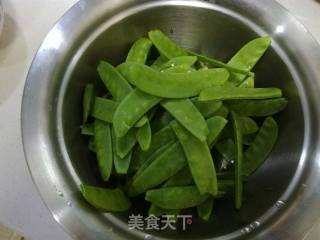 腊肠炒荷兰豆的做法步骤：1