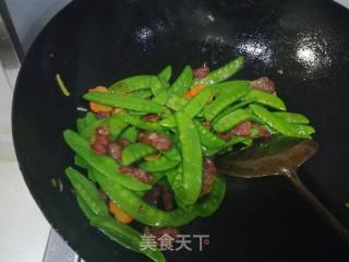 腊肠炒荷兰豆的做法步骤：10