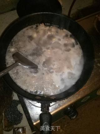 鸡架炖土豆红萝卜蘑菇豆腐的做法步骤：3