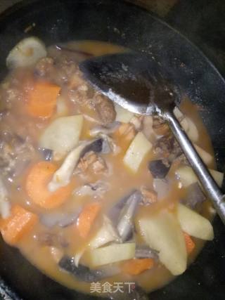 鸡架炖土豆红萝卜蘑菇豆腐的做法步骤：9