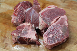 卤牛肉的做法步骤：1
