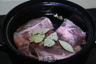 卤牛肉的做法步骤：2