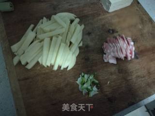 土豆熬豆腐的做法步骤：2