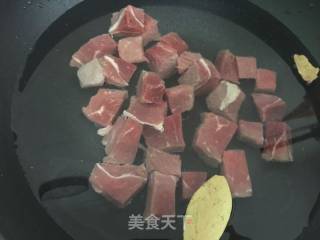 红烧牛肉萝卜的做法步骤：1