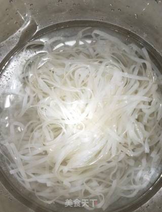 美味炒河粉的做法步骤：2