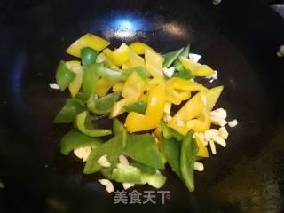 彩椒炒牛肉的做法步骤：3