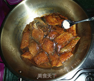 家常红烧带鱼的做法步骤：10