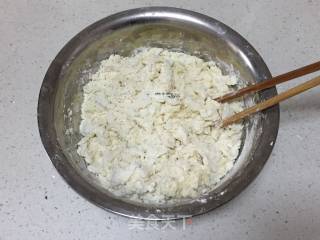 圣诞帽香菇香肠包的做法步骤：4