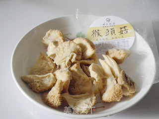 猴头菇土鸡煲的做法步骤：3