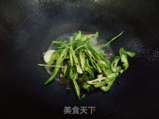 青椒土豆丝的做法步骤：2