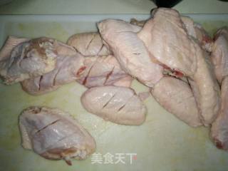 可乐鸡翅的做法步骤：1