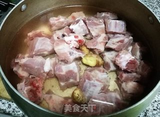 糖醋排骨的做法步骤：1