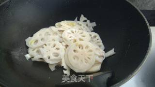 清炒莲菜的做法步骤：4