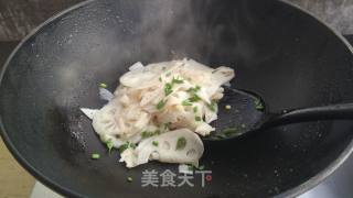 清炒莲菜的做法步骤：7