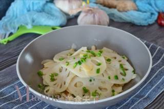 清炒莲菜的做法步骤：8